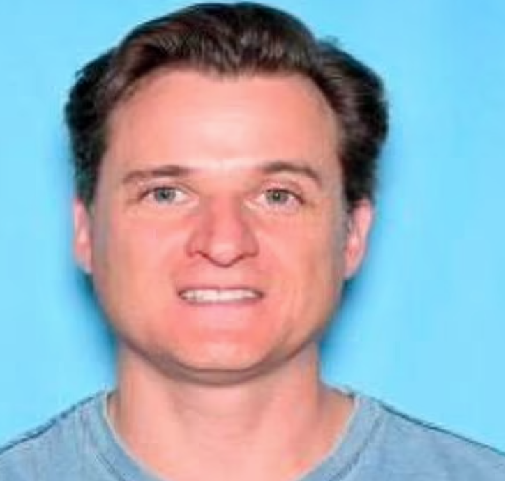 柯尼希襲擊妻子後,企圖把她推落山。(互聯網)