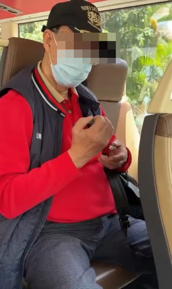 一名男長者在九巴車廂肆無忌憚地剪指甲「大聲到痴線」,被一名女乘客勸阻時,阿伯更作出反罵,指著座位下滿地指甲碎:「攞畀你睇吓呀!」(Threads)