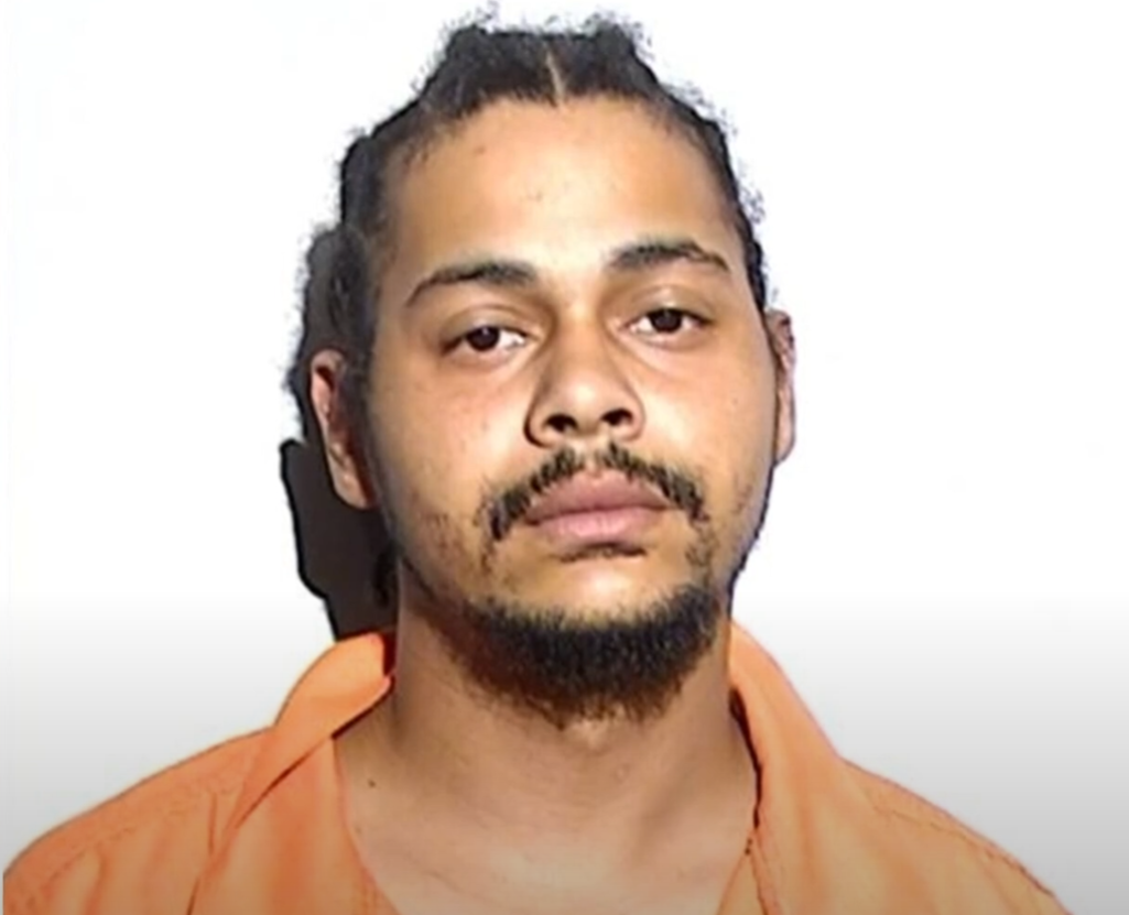 拉蒂格失蹤期間,她的33歲父親瓊斯 (Darnell Jones),還高調接受當地媒體採訪,稱自己最後一次見到女兒是16日晚間。