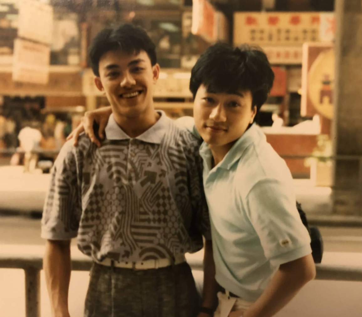 吳瑞庭(左)是無綫藝員進修班學生,與黎耀祥是同屆同學。