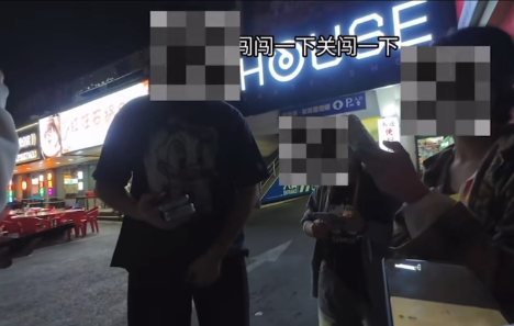 幾名學生稱商量進入夜店的方法。(影片截圖)