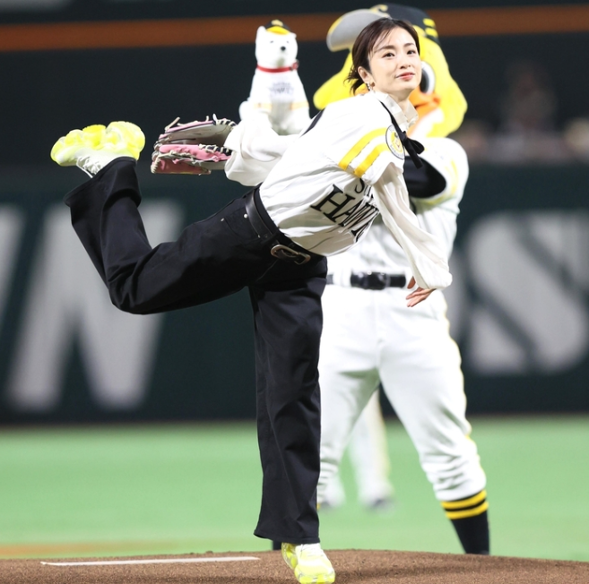 網民驚嘆上戶彩駐顏有術,保養得宜。