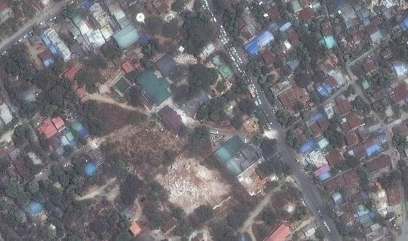 地震後馬西卡納寶塔倒塌。(路透社)