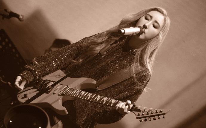 即將有一首正能量新歌推出的Angela,最期待在香港開演唱會。