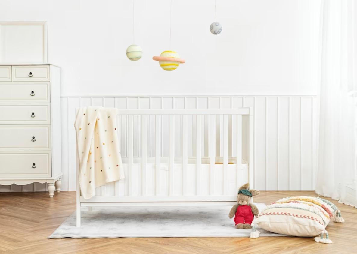 裝修佬建議新手父母為嬰兒房裝修時,盡可能不用夾板或人造木板,也不要用油漆。