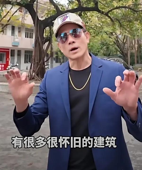 城城對家鄉的懷舊建築特別有印象深刻,大讚東莞既靚又乾淨、整齊。