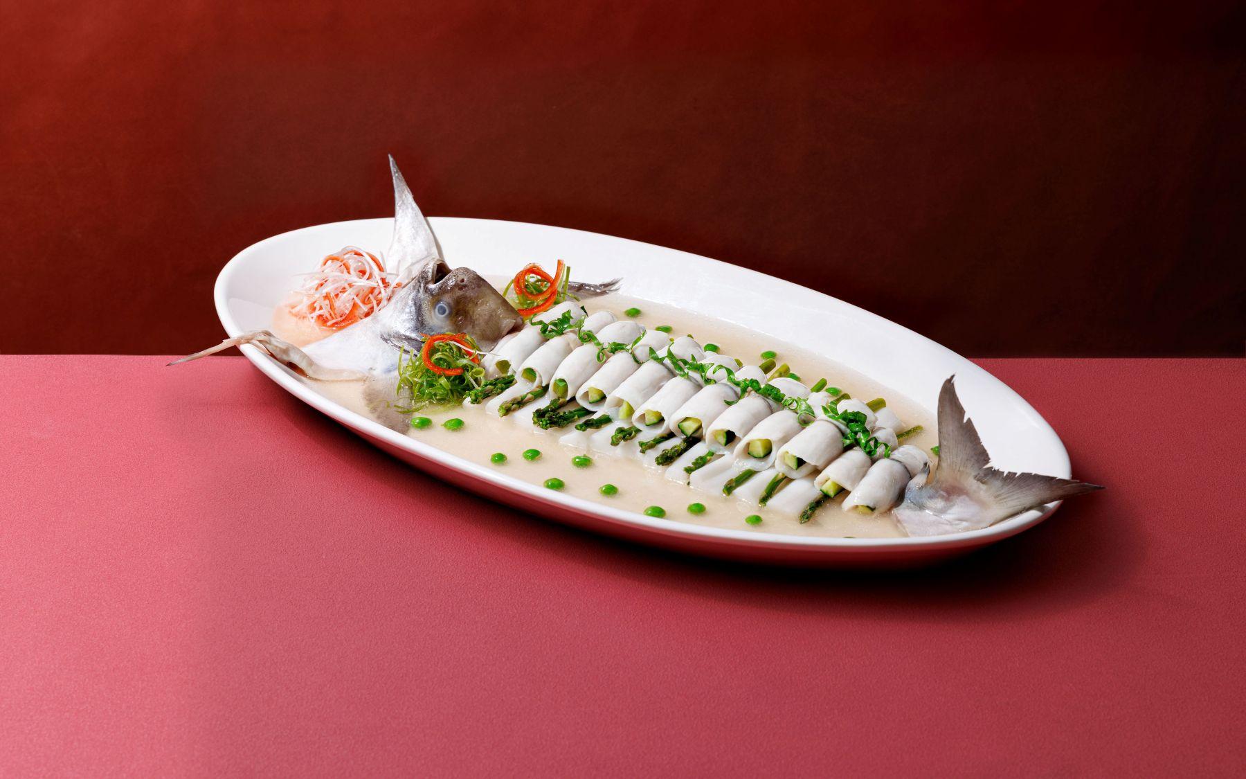 「第一屆金筷子明火創意名菜大賞銀獎」雞油花雕陳村粉蒸英鯧 時價 (需於2個工作天前預訂)