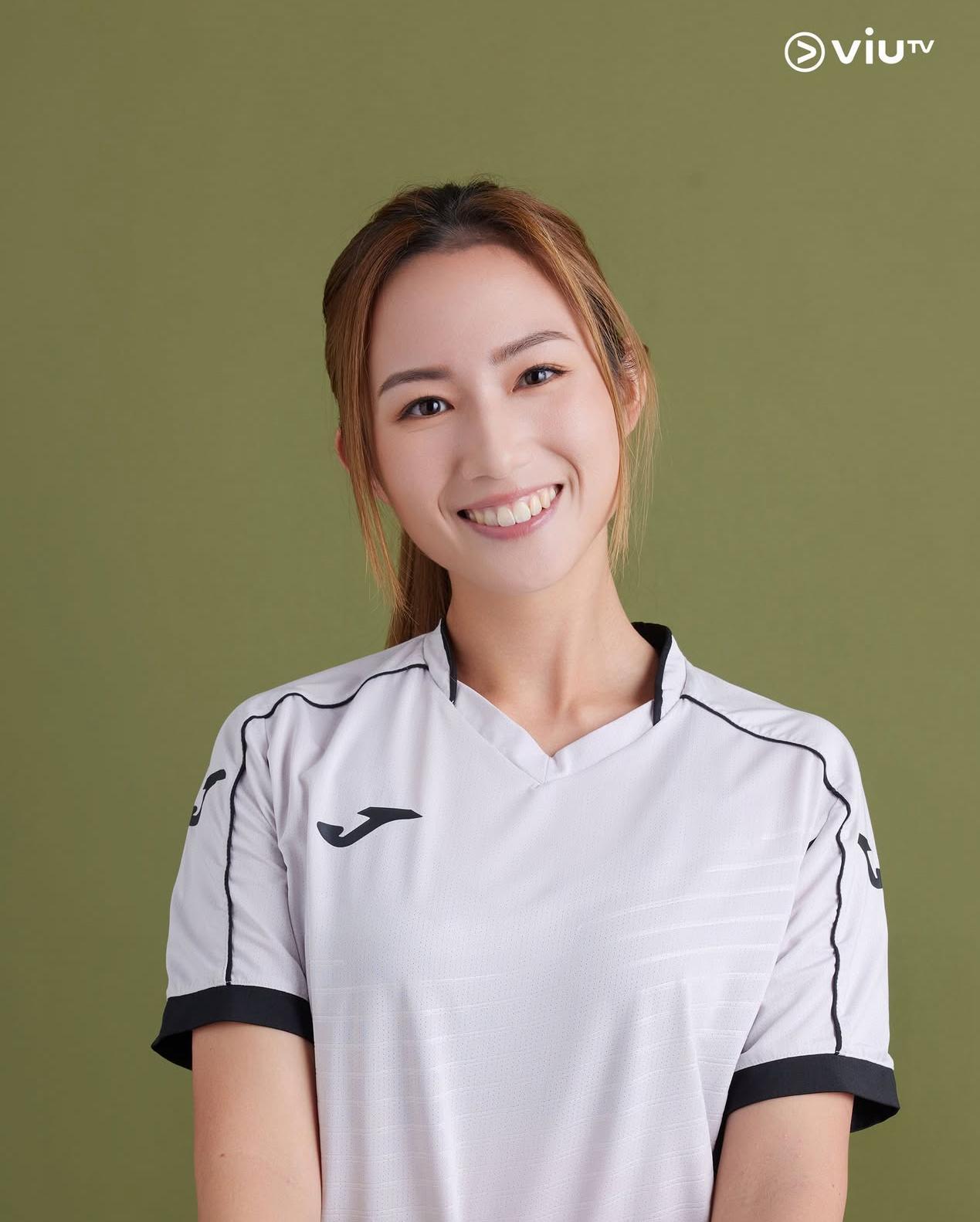 鍾慧樺(ICE)是排球及沙排運動員,現職男拔中文老師。