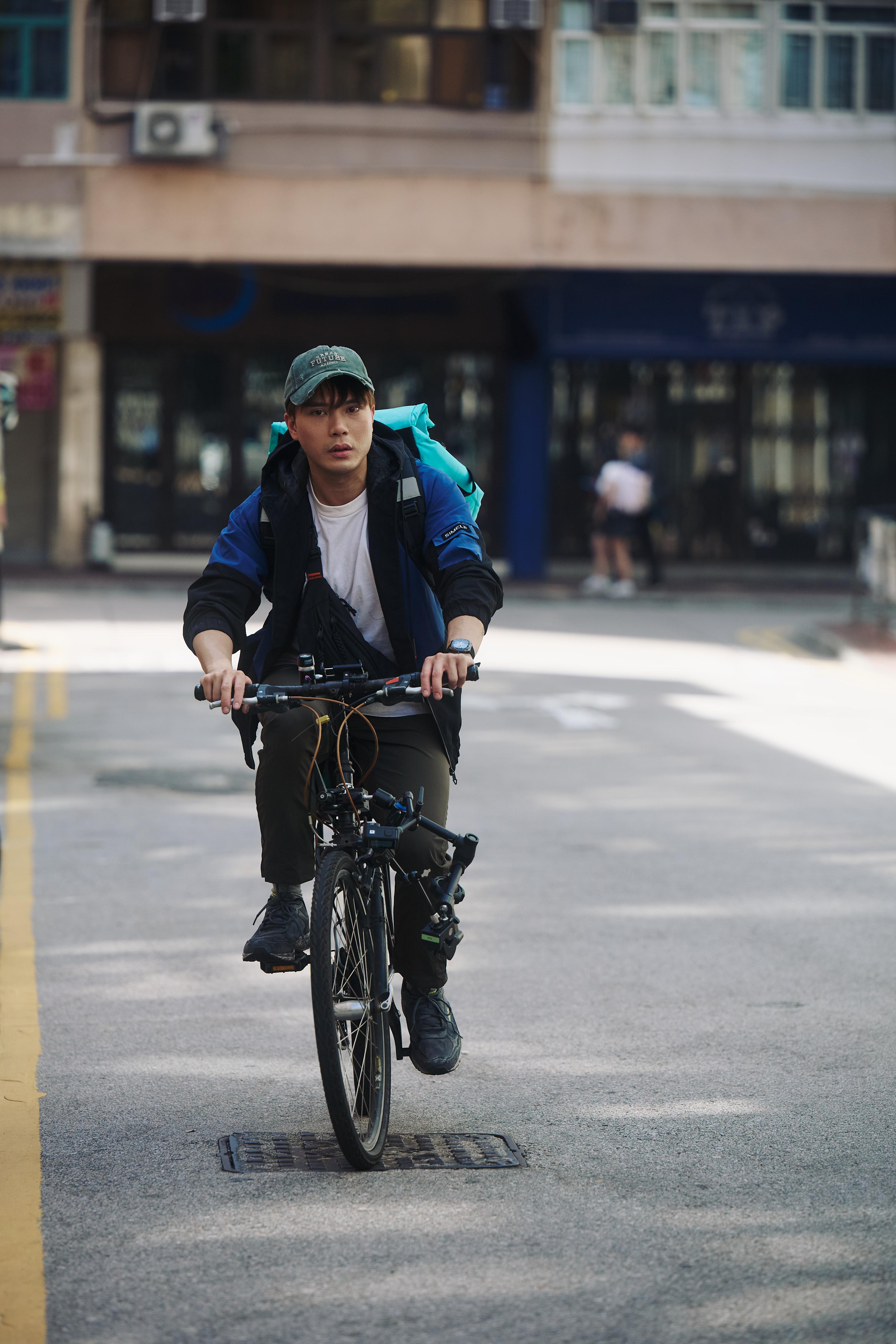 Andrew首次跟電影製作團隊去拍攝MV。