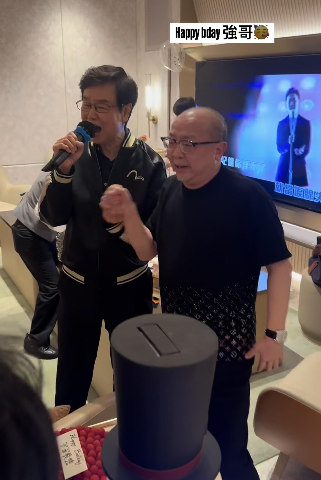 黃百鳴涉嫌內幕交易後首現身。