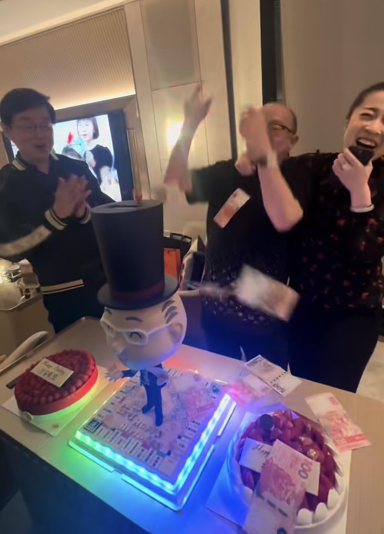 黃百鳴現身友人生日會。