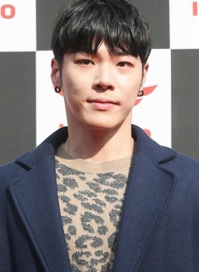 近日準備復出的輝晟,被發現在首爾家中身亡。