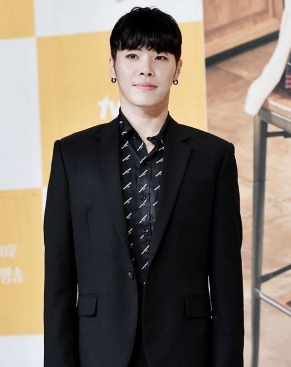 輝晟曾經因為吸毒問題,令演藝事業一到暫停。