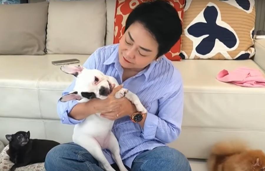 Kai表示,狗狗立刻認出她,甚至能理解泰文的指令。(YouTube)