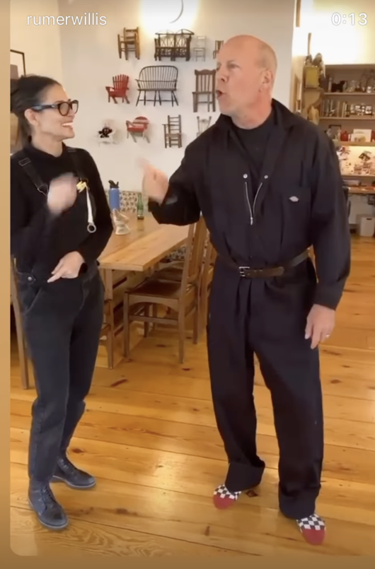 布斯韋利士的大女Rumer Willis,拍下媽媽狄美摩亞伴舞為爸爸慶生。