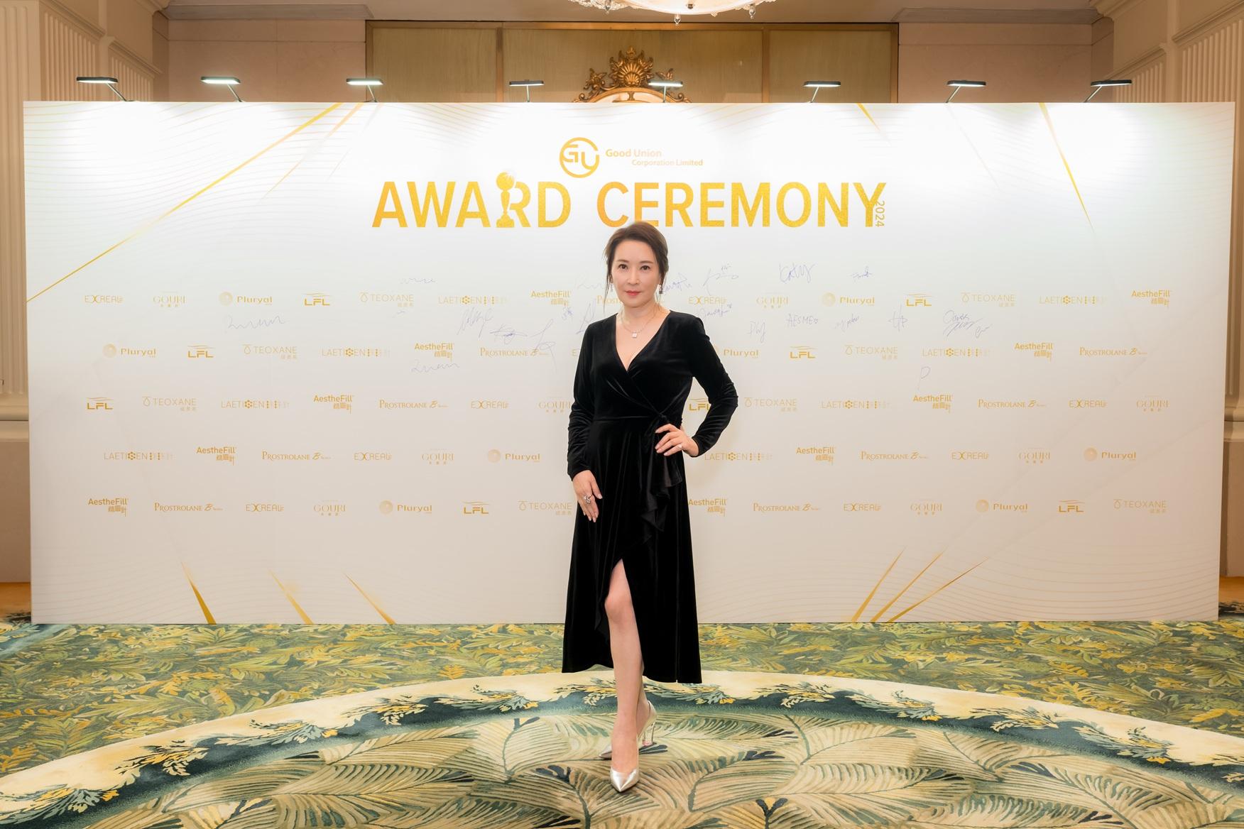 龔慈恩上課學習醫美,獲益良多並與女兒分享護膚心得。