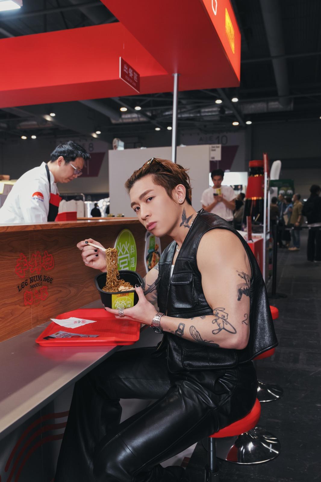 Tyson最愛口味是「李錦記胡麻醬雞撈麵」,是他宵夜心水選擇。