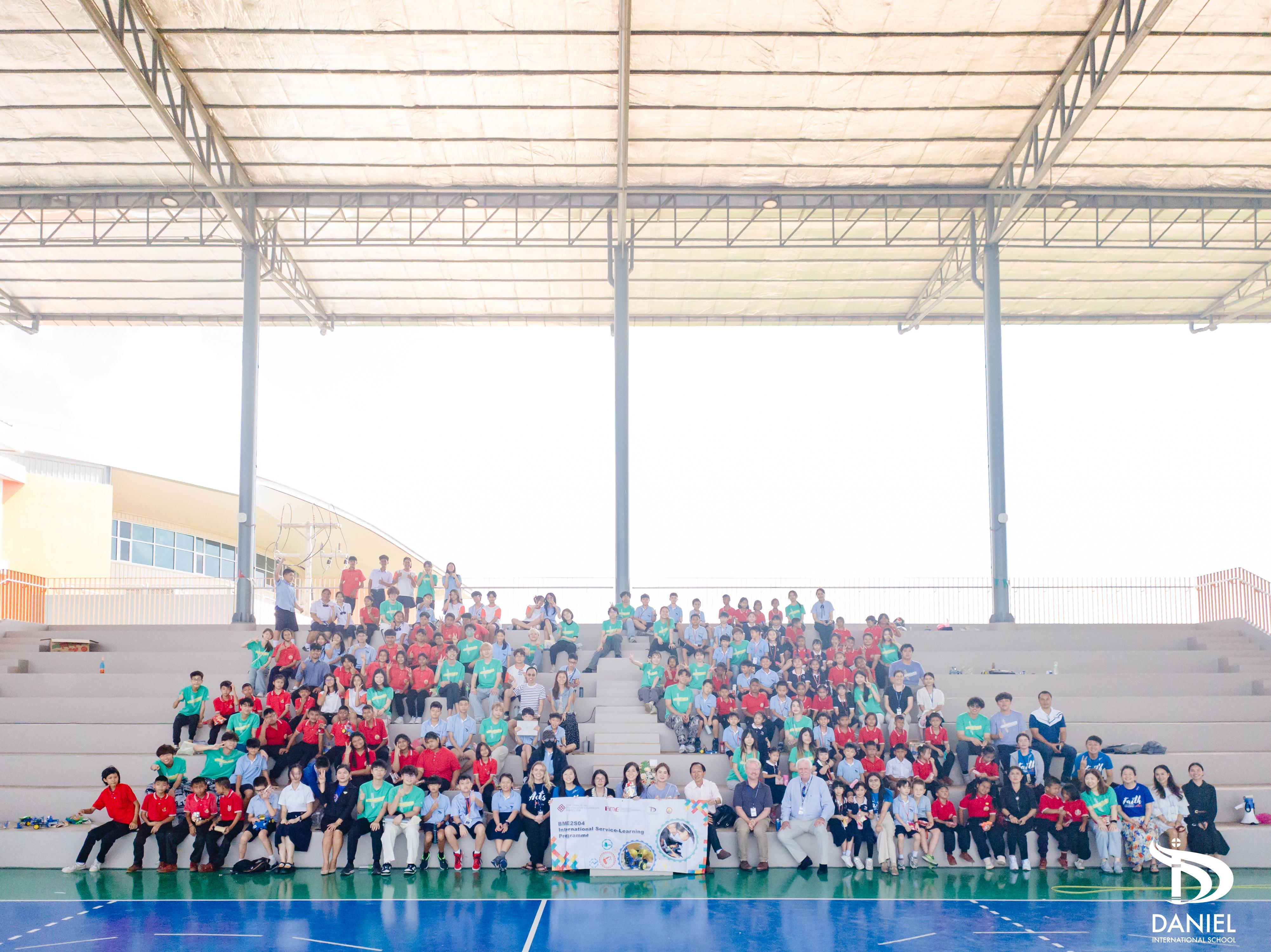 理大一眾師生前往泰南,為當地平民學生舉辦機械車工作坊。