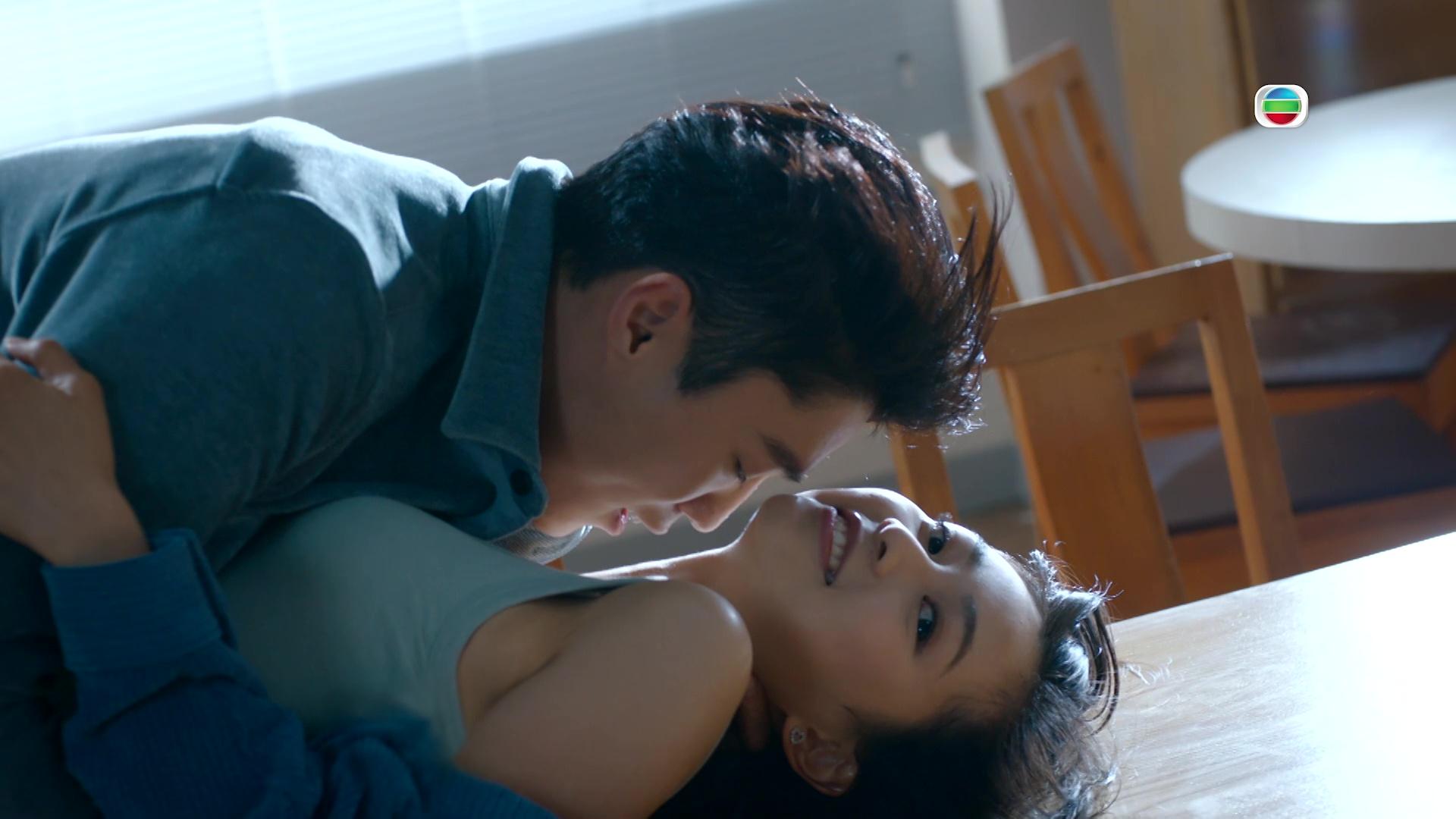 郭柏妍、丁子朗極親密相擁場口曝光。