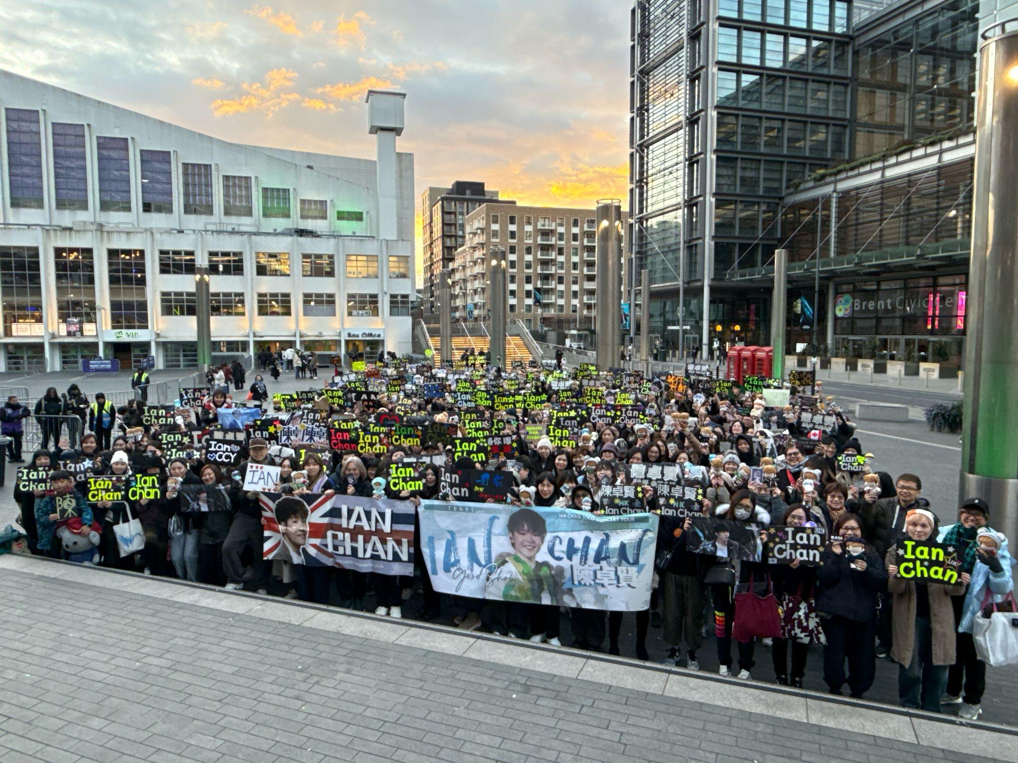 Ian歌迷,一早到達會場撐偶像。