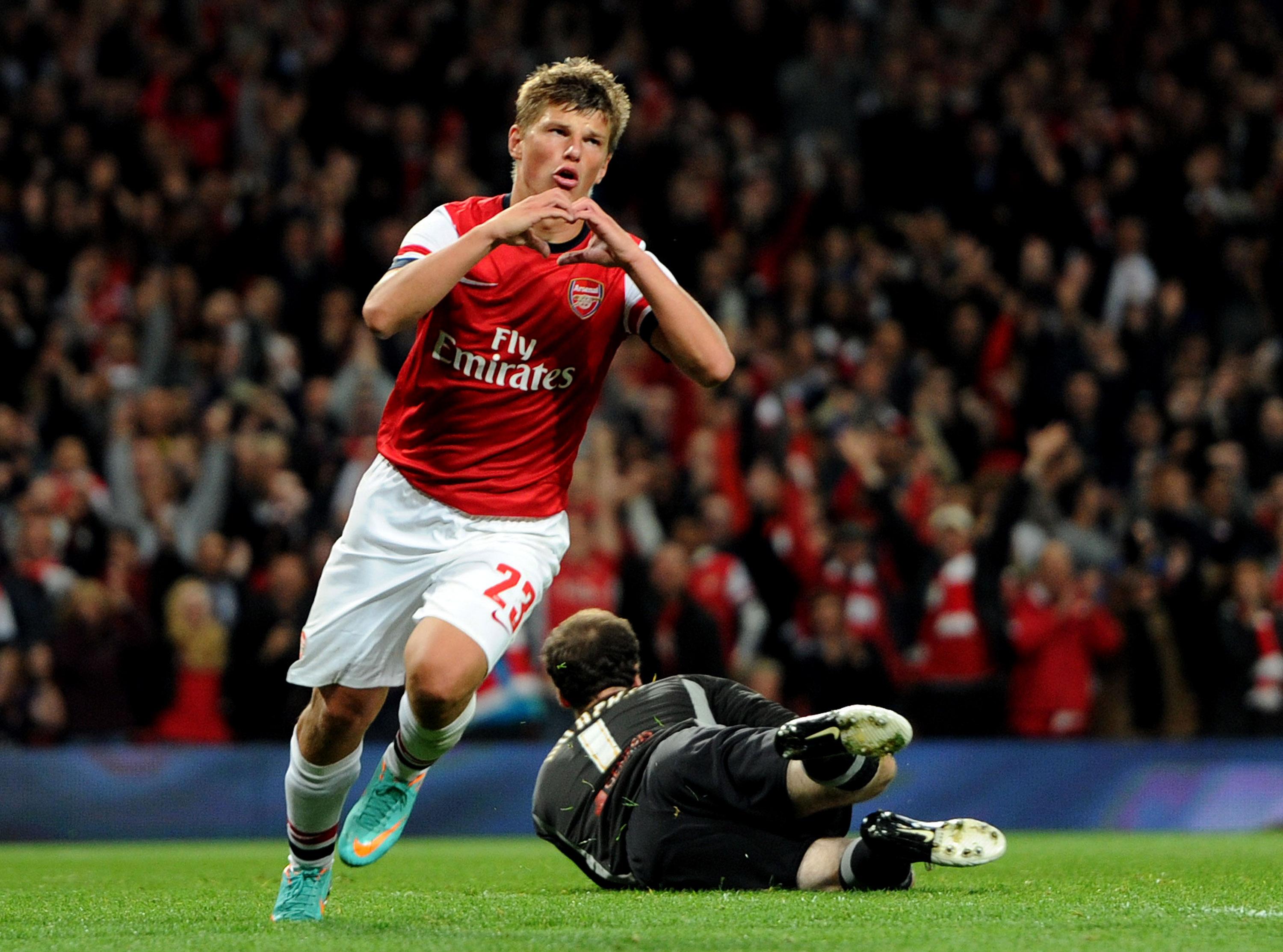 艾沙雲在阿仙奴時有「小學雞」的外號。