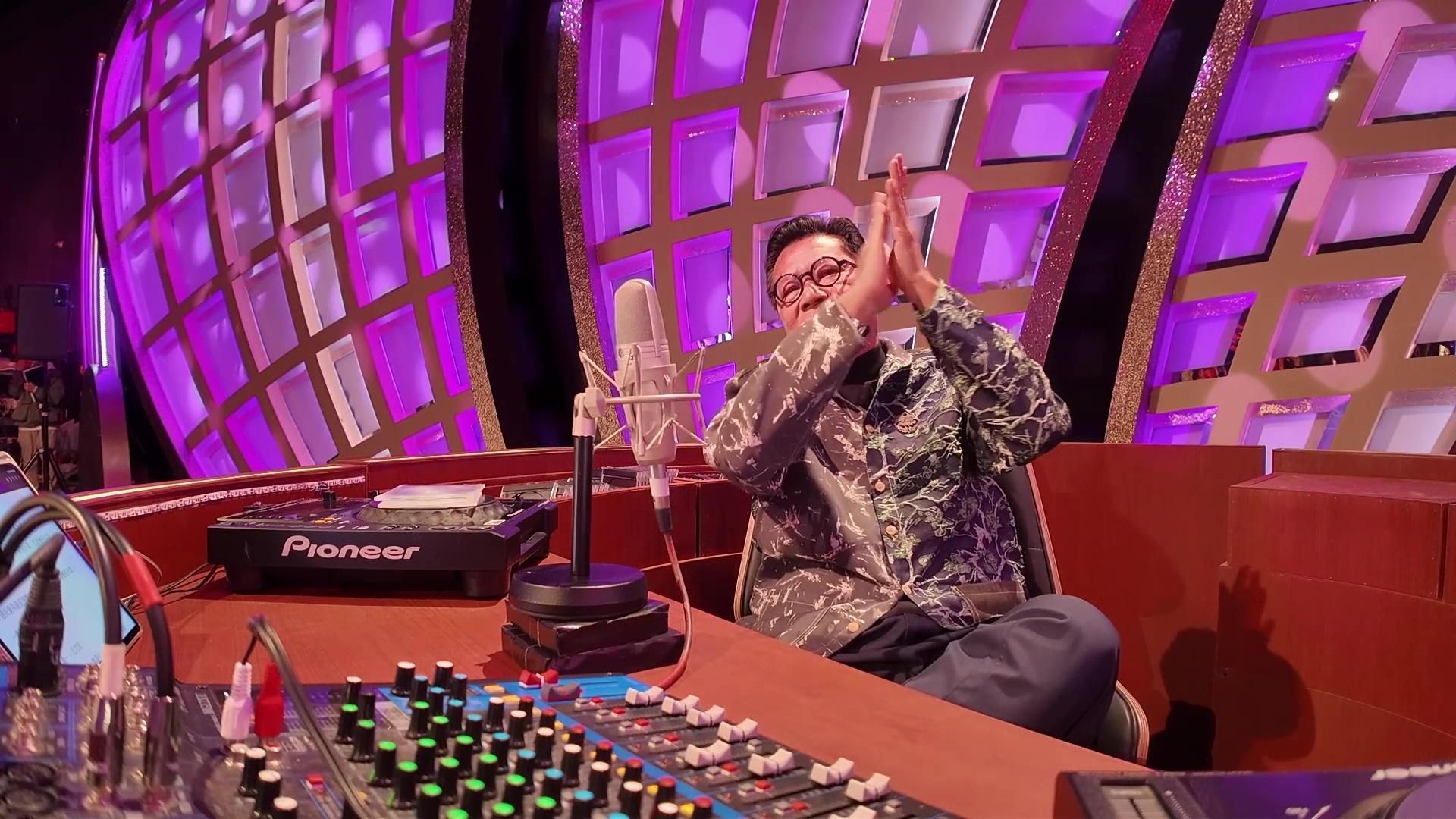 音樂情人鄭子誠用靚聲帶觀眾進入《中年3》的20強競賽。