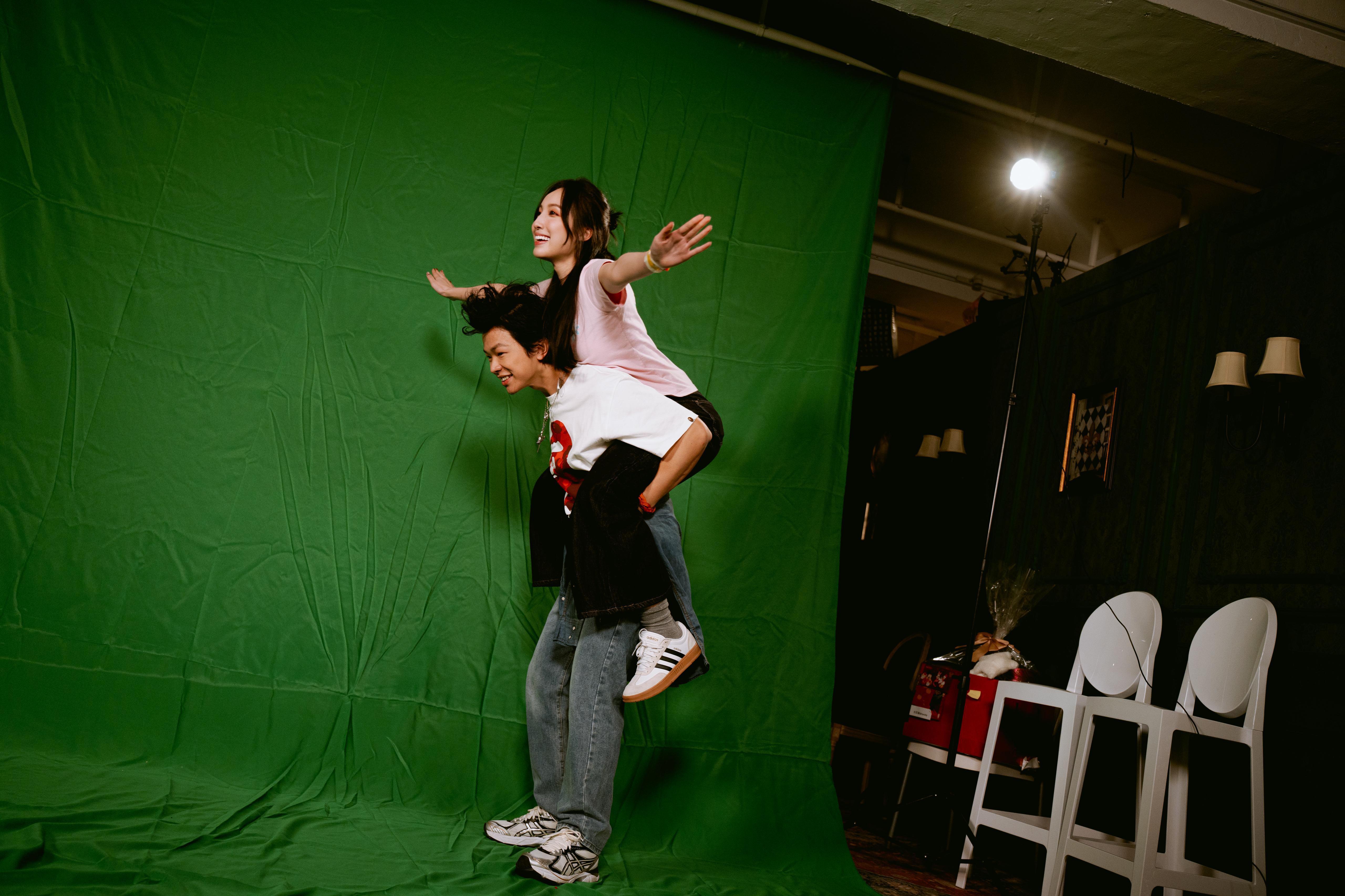 基仔笑指今次MV賣點是「low筆」製作。