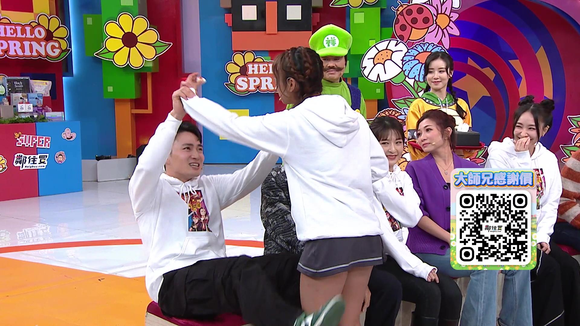 Honey然後再畀周嘉洛蝦。