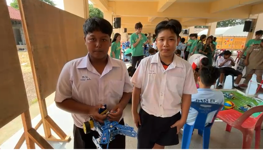 泰國素叻他尼平民學生Jack (左) 和Print (右) 認為這次活動是一次很罕有的學習機會。