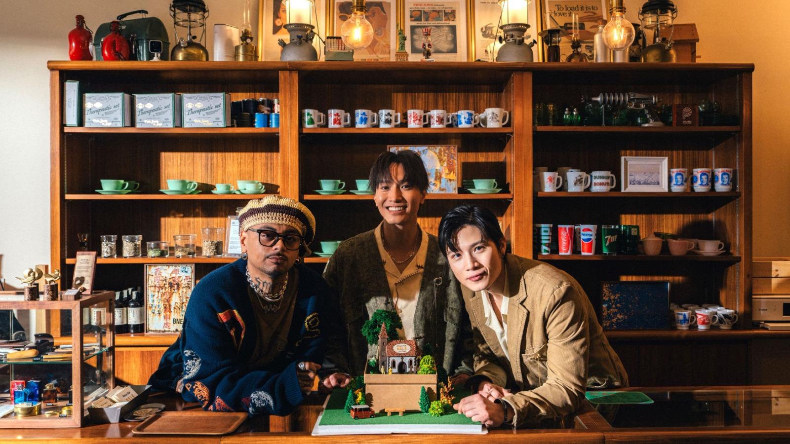 《「大丈夫」日記》MV中,Jason及Michael C分別飾演禮品店的老闆及員工。