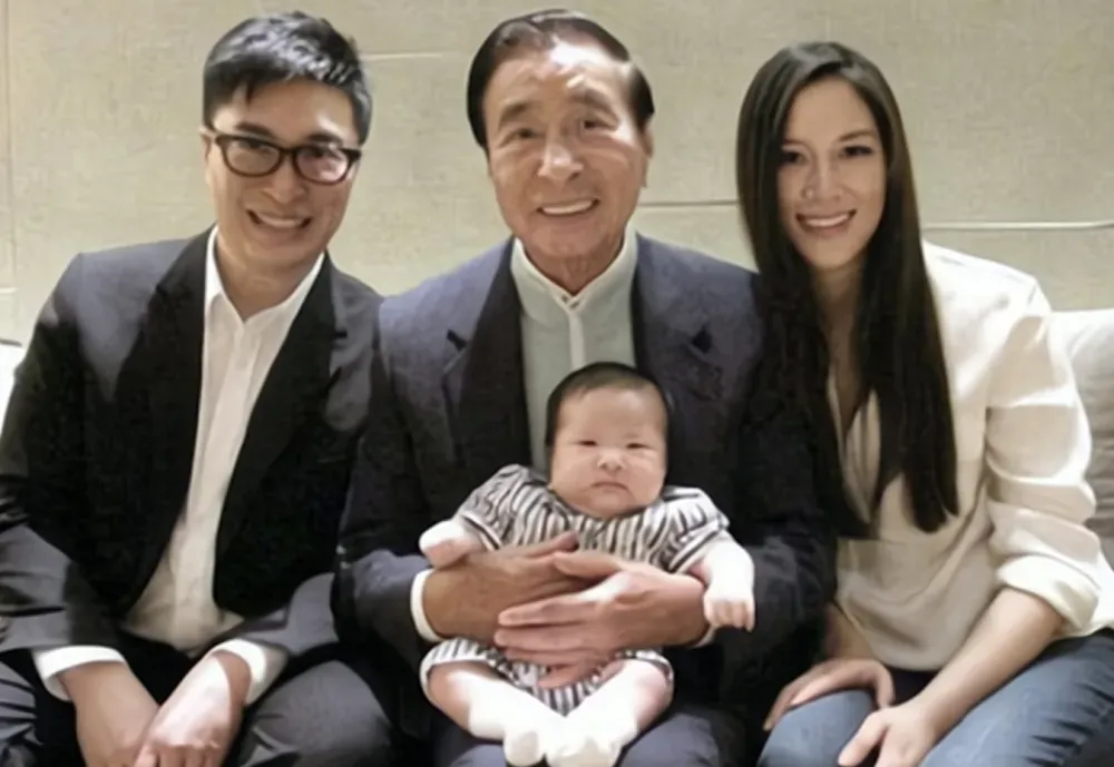 四叔李兆基非常愛鍚新抱徐子淇。