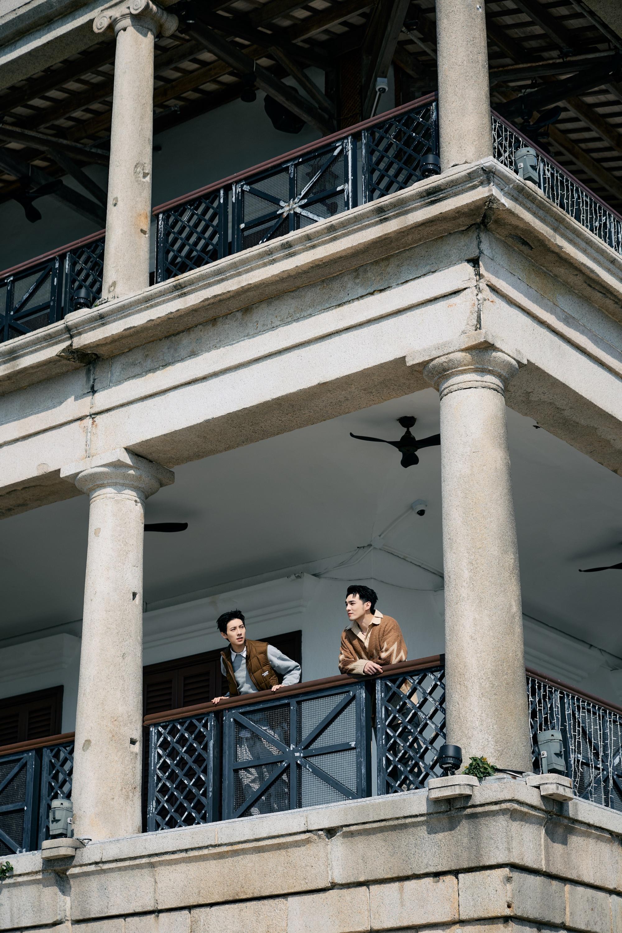 黃偉晉與彭千祐難得來到赤柱也不忘拍照留念。