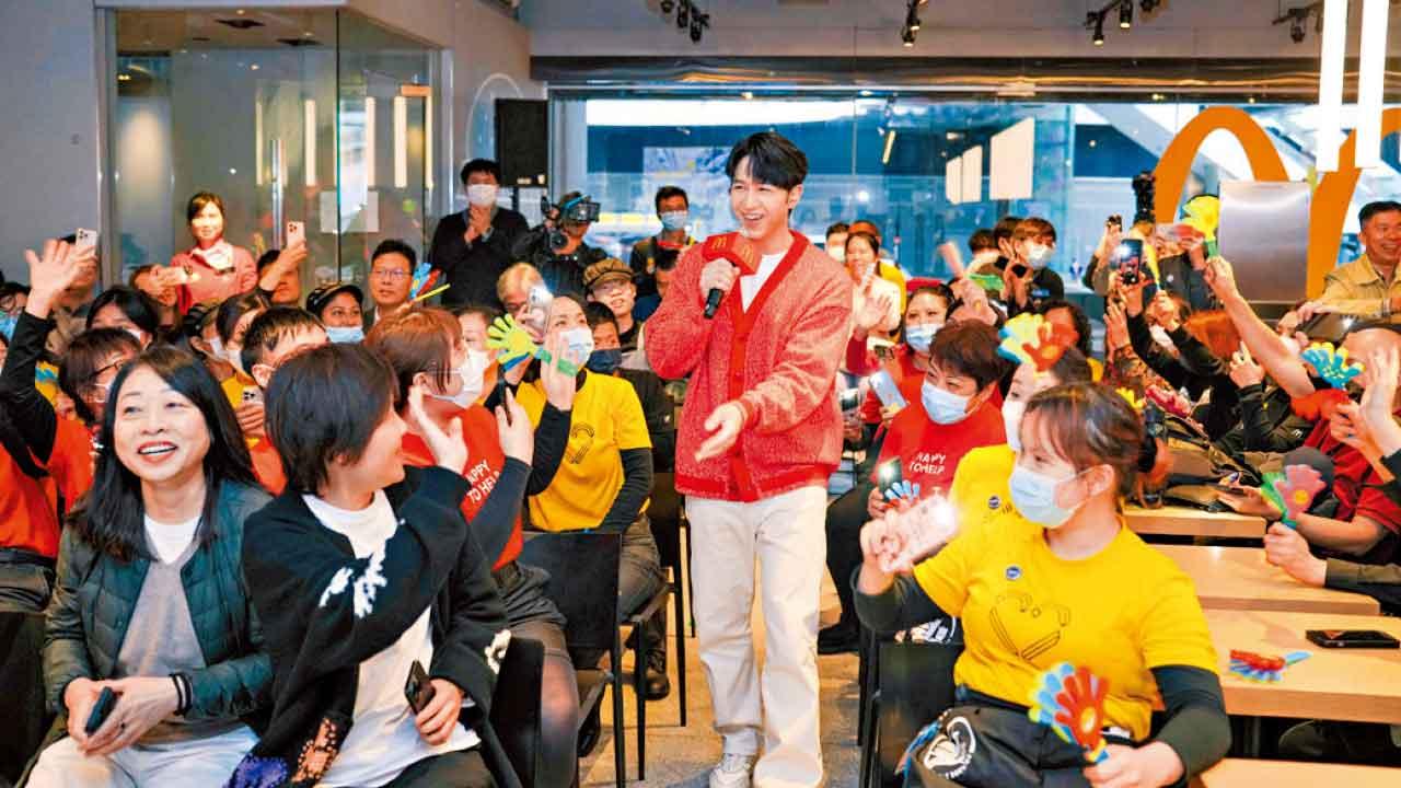 麥當勞金鐘海富旗艦店暫別至4月 馮允謙驚喜現身歡送派對