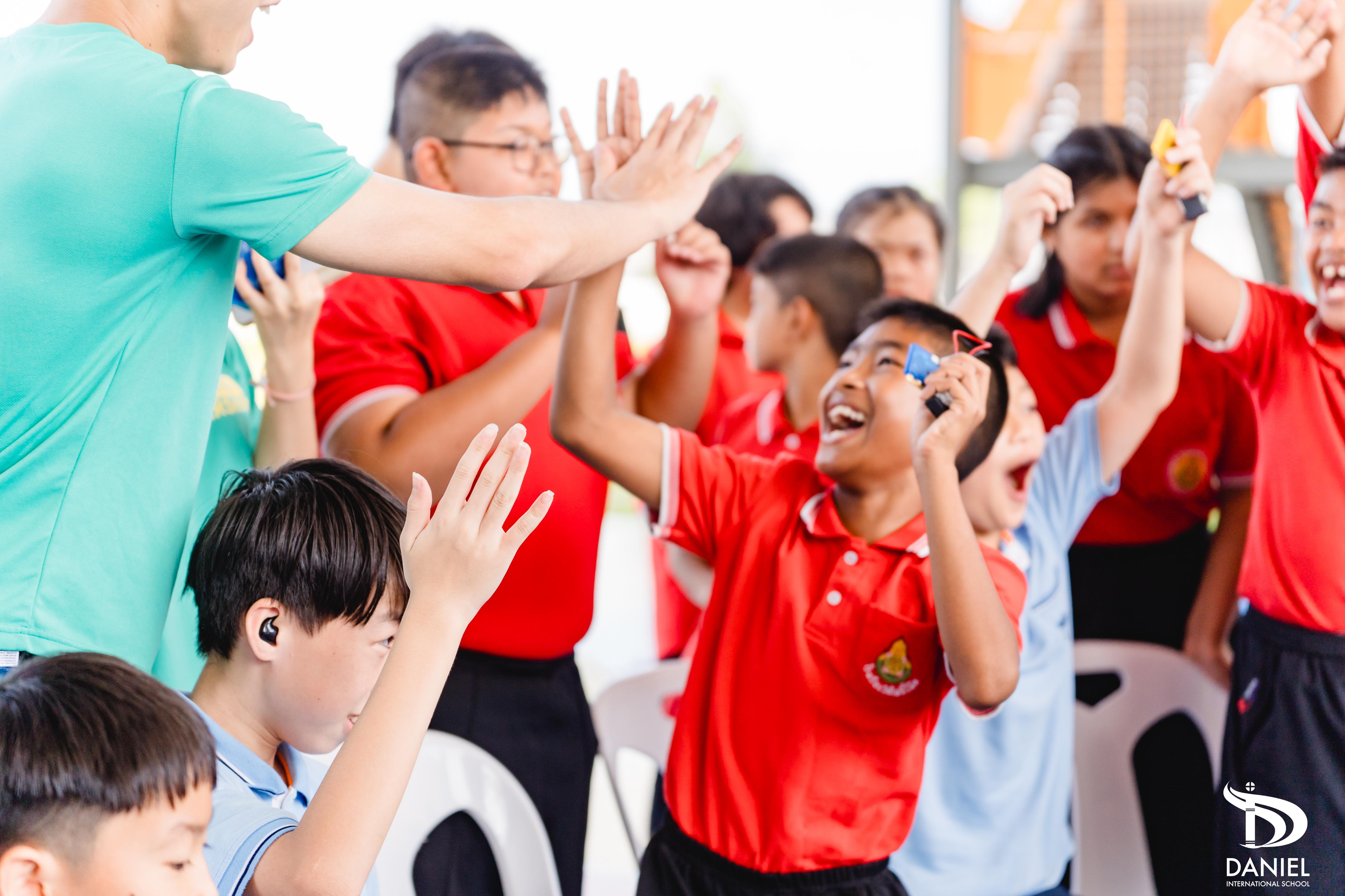 理大為泰國學生帶來了一場難忘的機械車比賽。