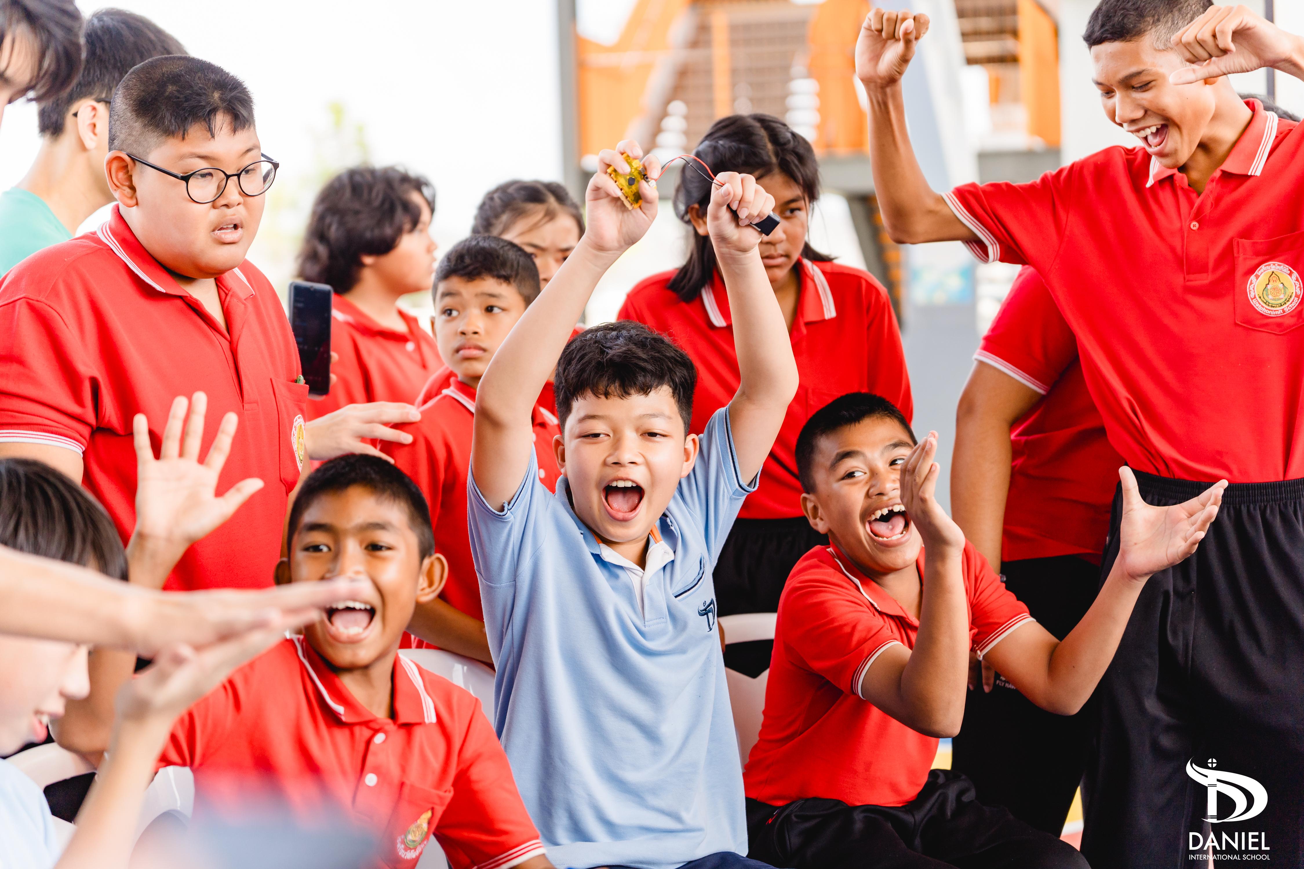 理大為泰國學生帶來了一場難忘的機械車比賽。