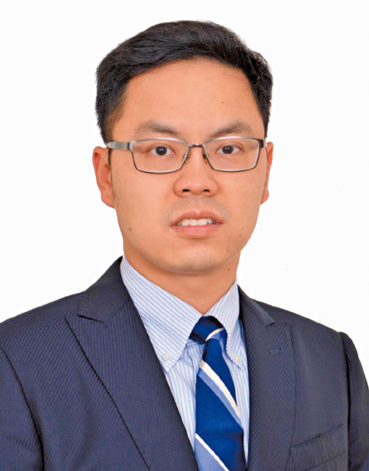 眼科專科醫生何頴流