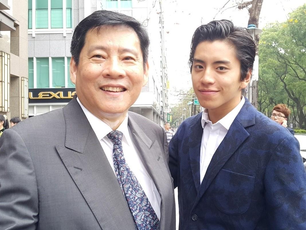 王大陸父親王台慶是身家上億的古董收藏家