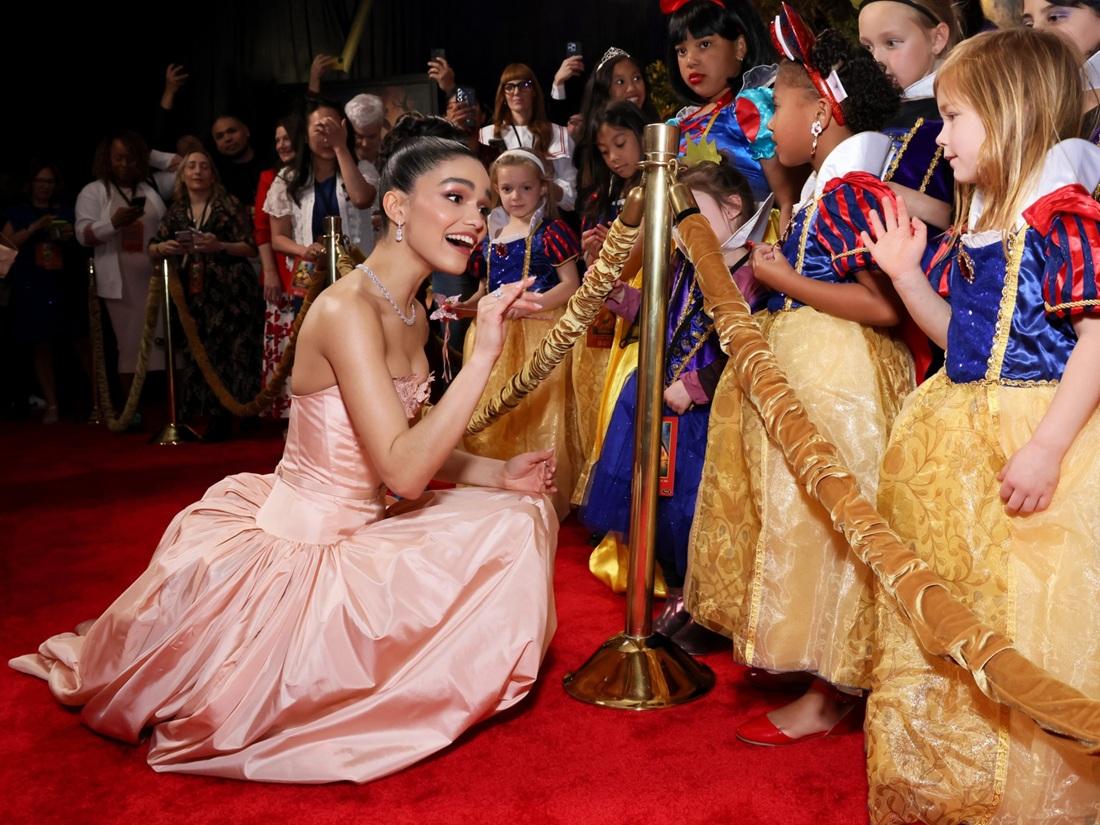 《白雪公主》荷李活首映 姬嘉鐸與麗素莎嘉娜傳不和