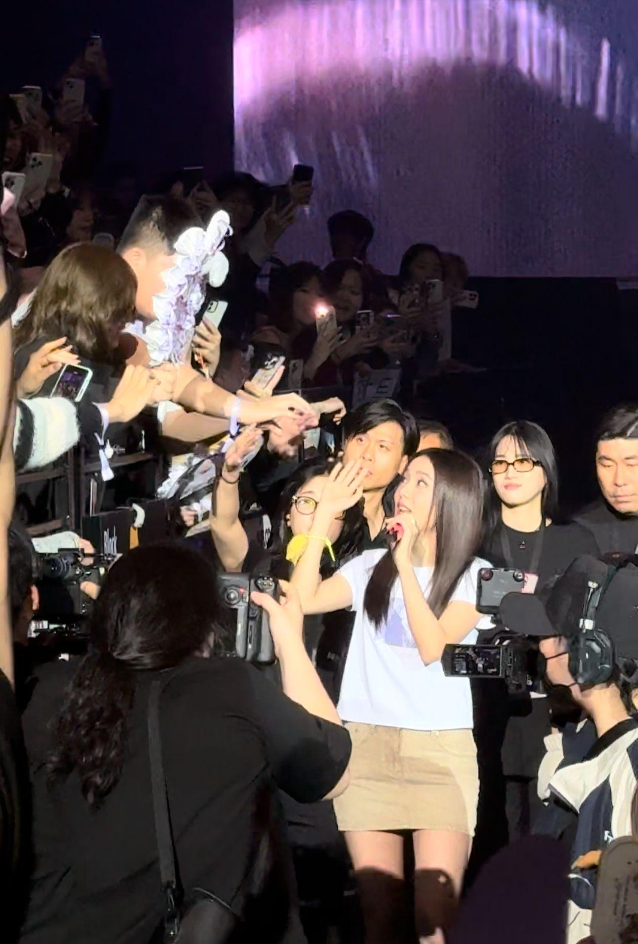 Jisoo大讚香港歌迷,承諾一定會再來見大家。