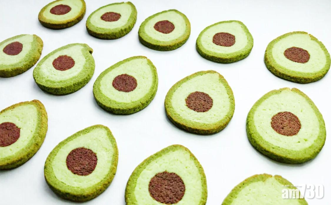 牛油果曲奇需要分兩種綠色。