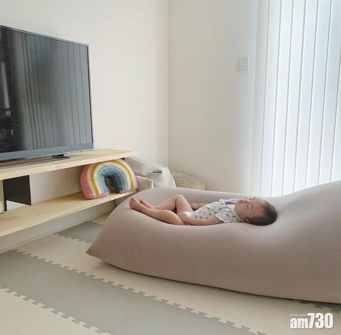 直接平躺比半躺在梳化上更好。