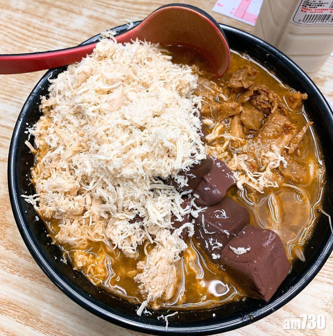 石蔭雲南小鍋米線的配料中,必食手拆雞絲(圖片來源:instagram :reallyummm)