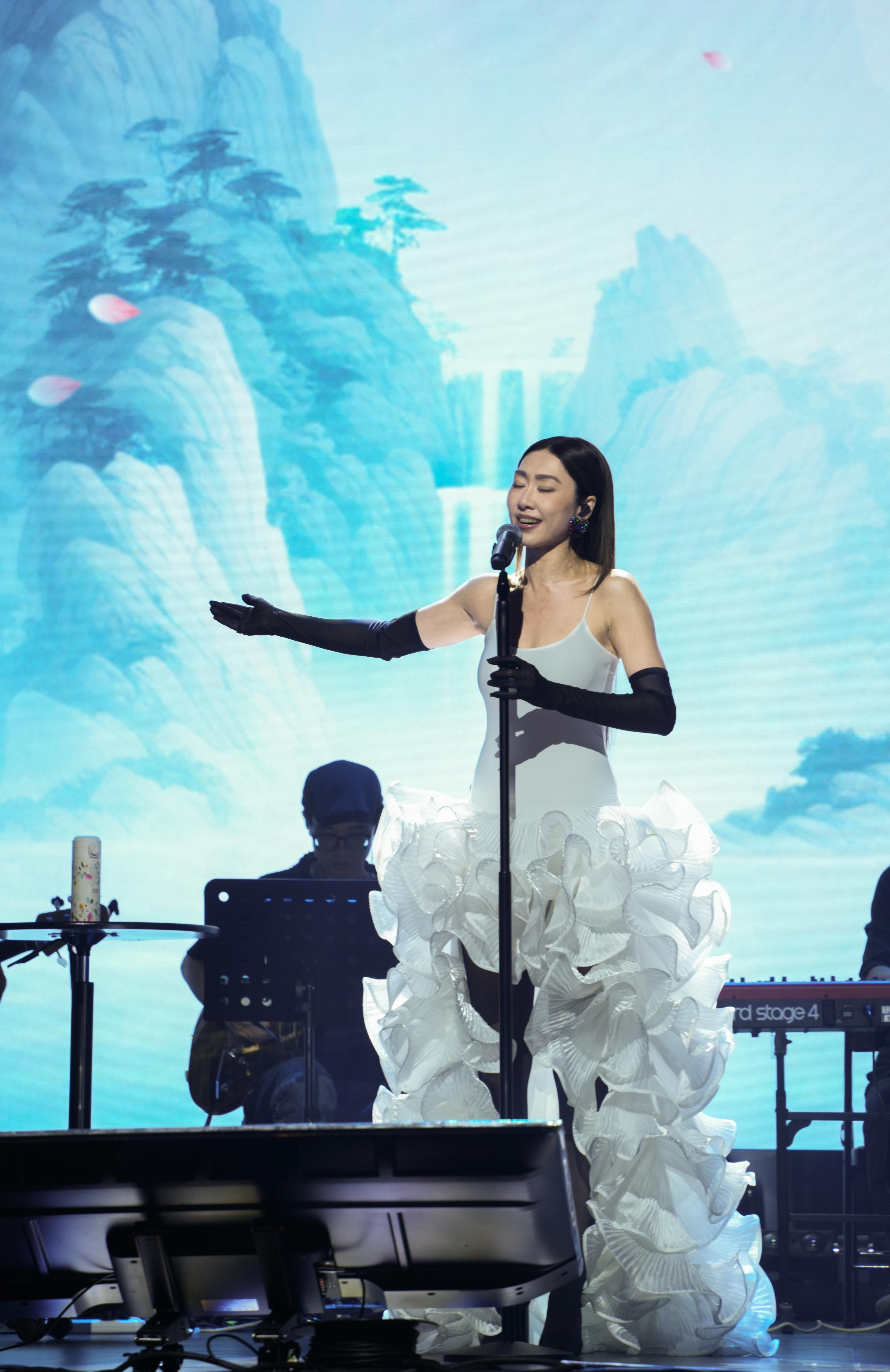 胡定欣於東莞舉行《胡定欣Live Circle巡迴音樂會》。