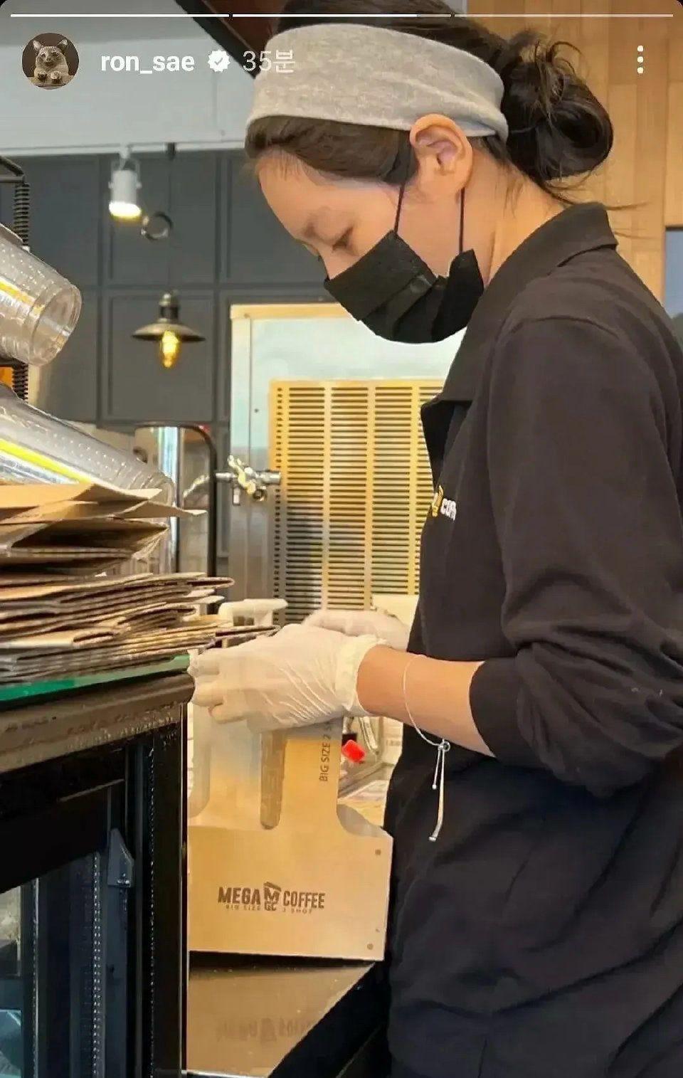 有指是金賽綸生前在咖啡店打工的照片於網上流出。