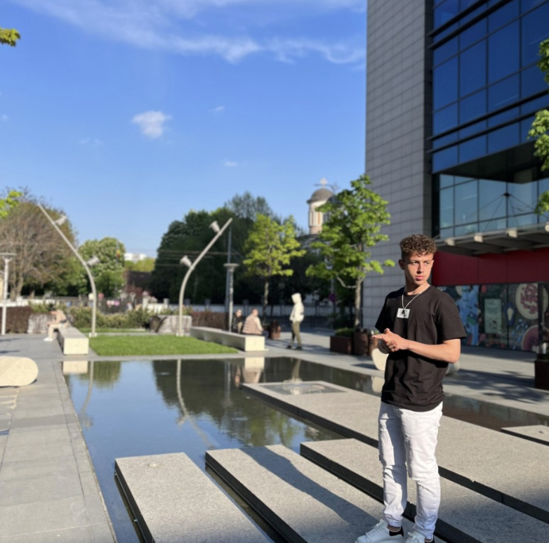 Manolache慘被自己的胃酸嗆死。(互聯網)