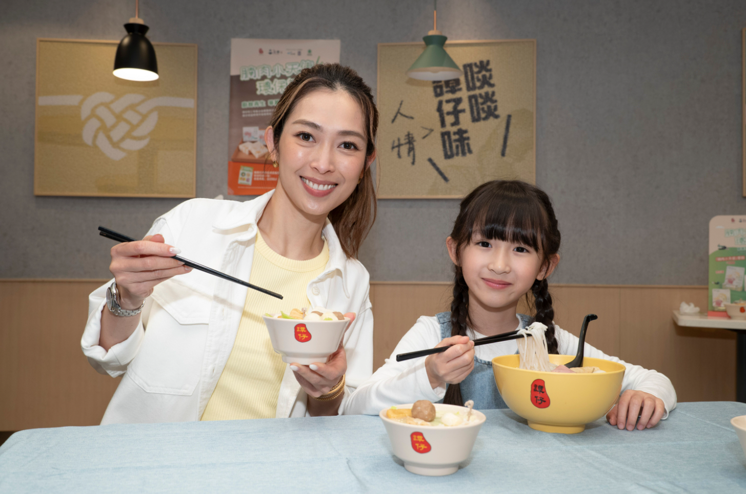 宋熙年參與「地球一小時環保工作坊」,親手製作特別版「譚仔」造型蠟燭。