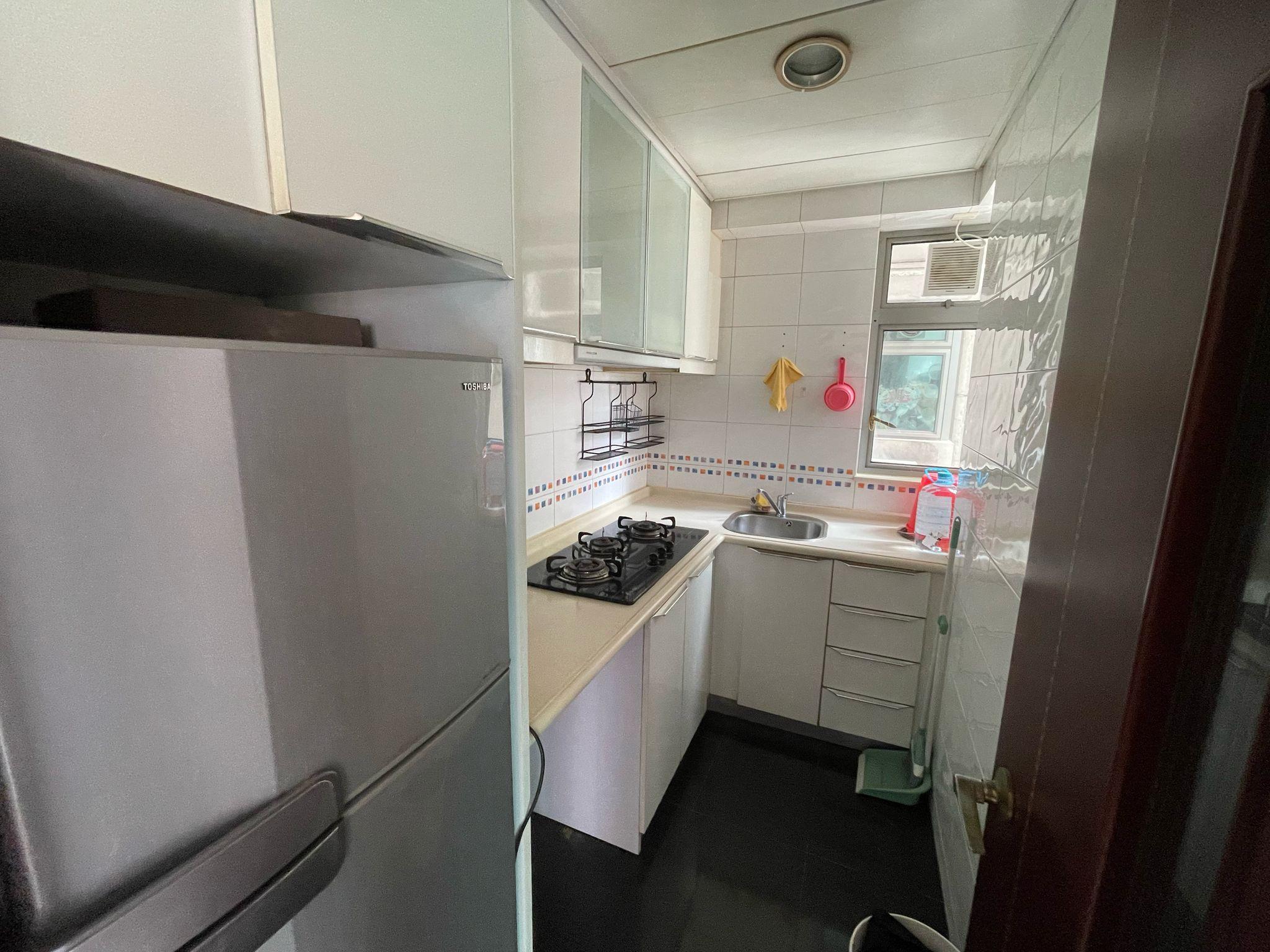 廚房空間充裕,光猛通爽。