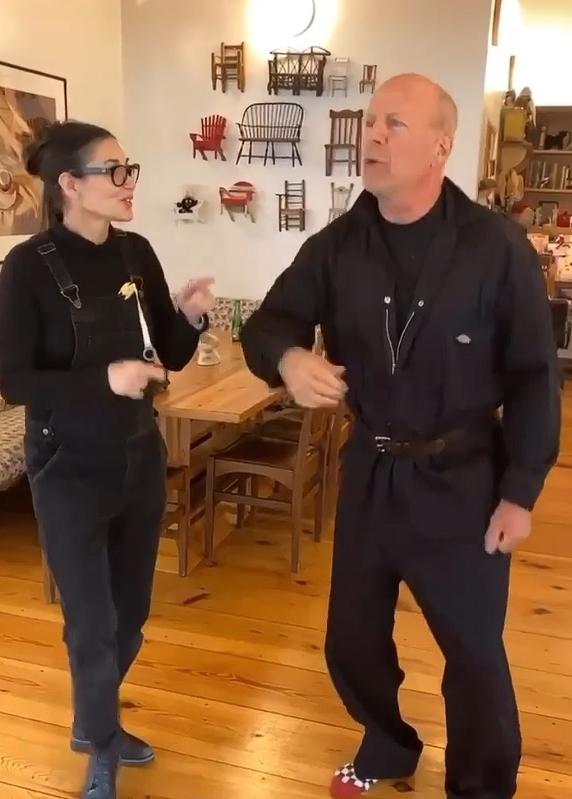 狄美摩亞稱,與布斯韋利士每周見面,又視對方為家人。