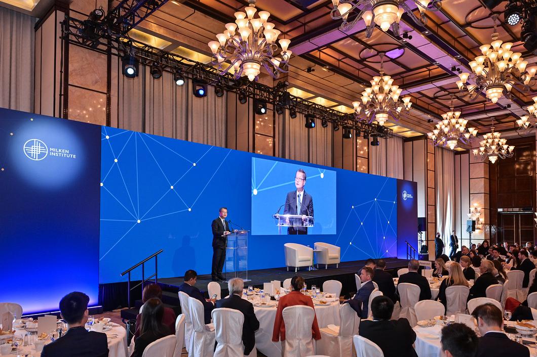 陳茂波在米爾肯研究院(Milken Institute) 全球投資高峰會致辭。(陳茂波網誌圖片)
