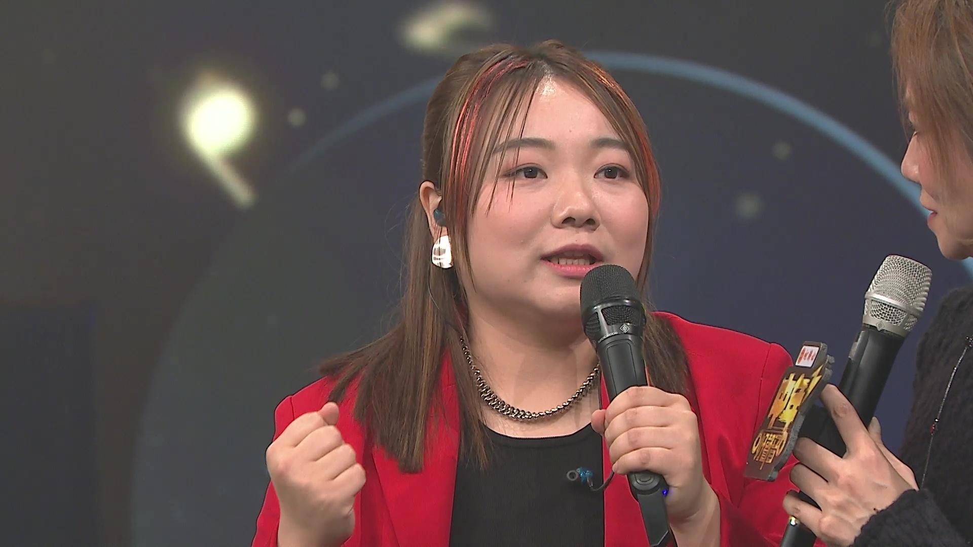 張佳添批黃博揀錯歌,未達到「人歌合一」境界。